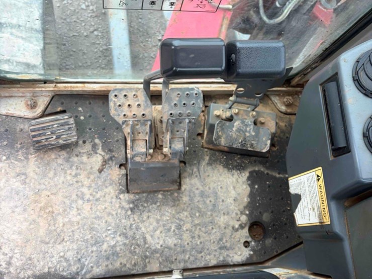 2013-takeuchi-tb280fr-image-13