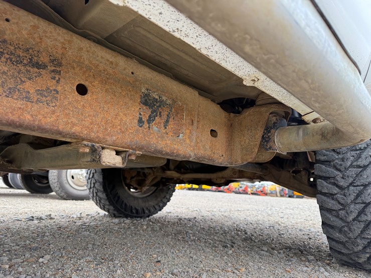 2005-gmc-2500-image-24