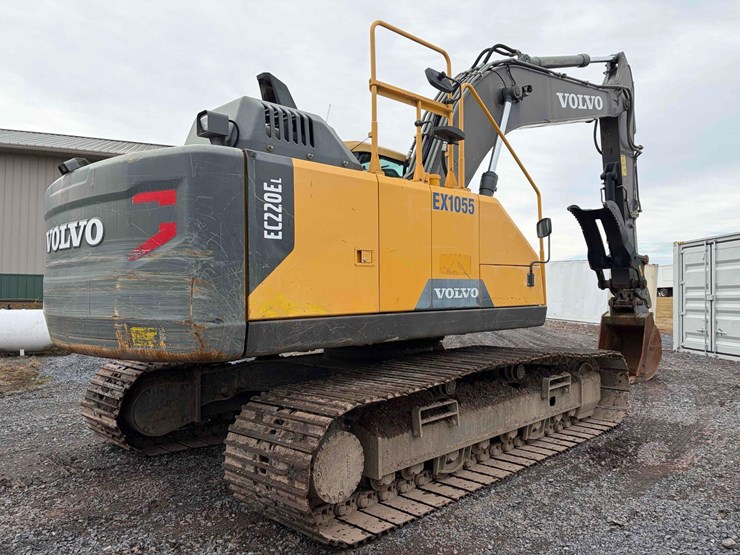 2016-volvo-ec220e-image-3