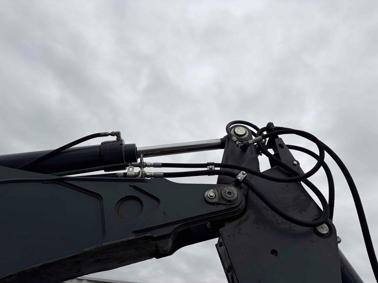 2015-deere-410l-image-7