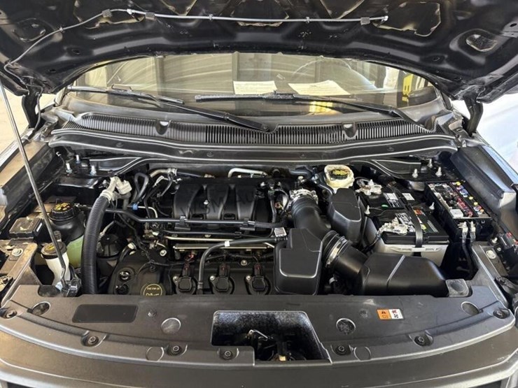 2016-ford-explorer-image-11