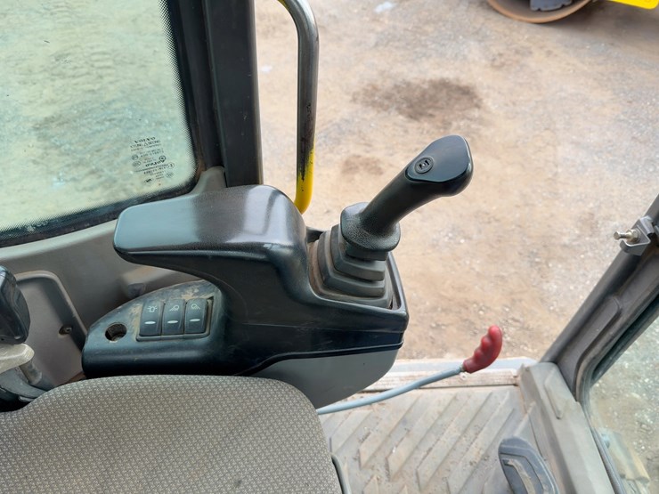 2014-volvo-ecr58d-image-29