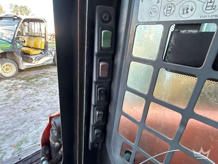 2016-kubota-ssv75-image-14