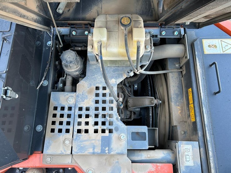 hitachi-zx135us-6-image-16