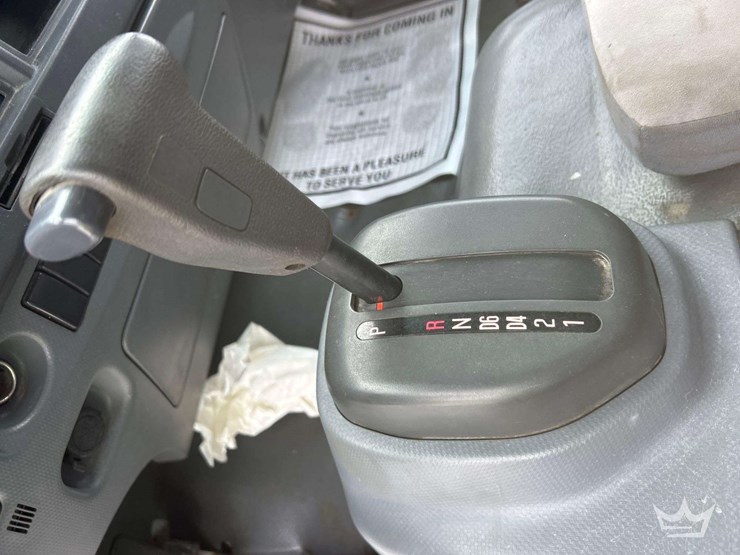 2017-isuzu-npr-image-18