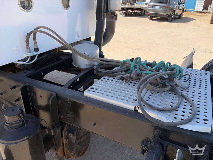 2007-international-9400i-t/a-sleeper-cab-truck-tractor-image-26