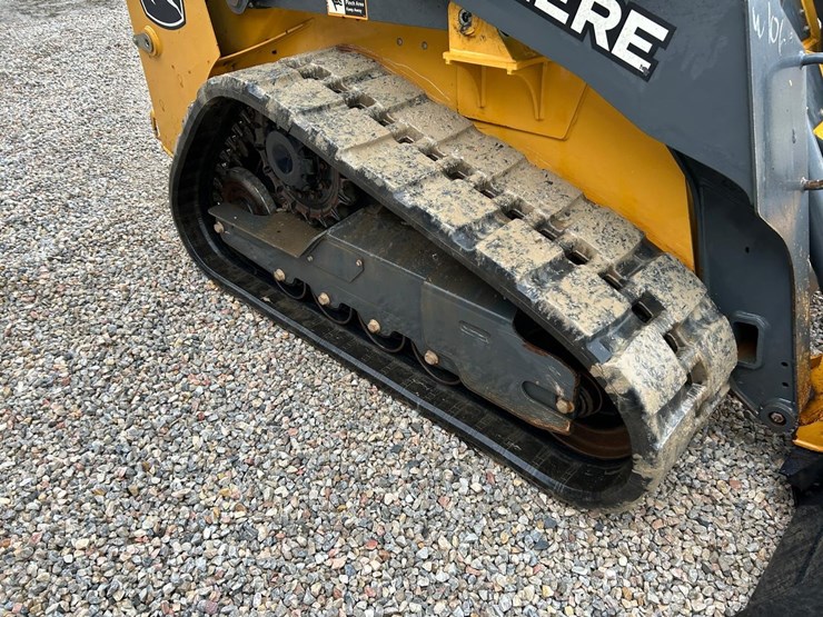 2021-deere-317g-image-12