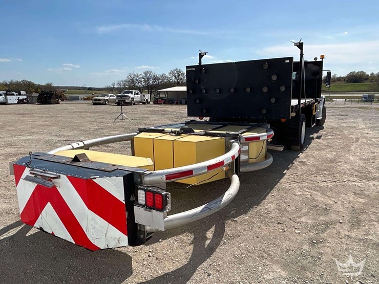 2017-freightliner-m2-106-image-4