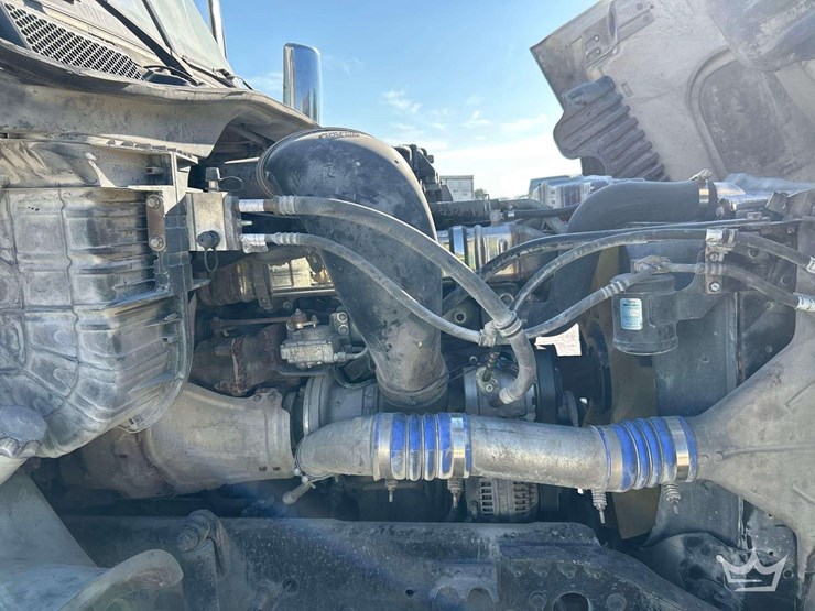 2013-freightliner-cascadia-125-image-8