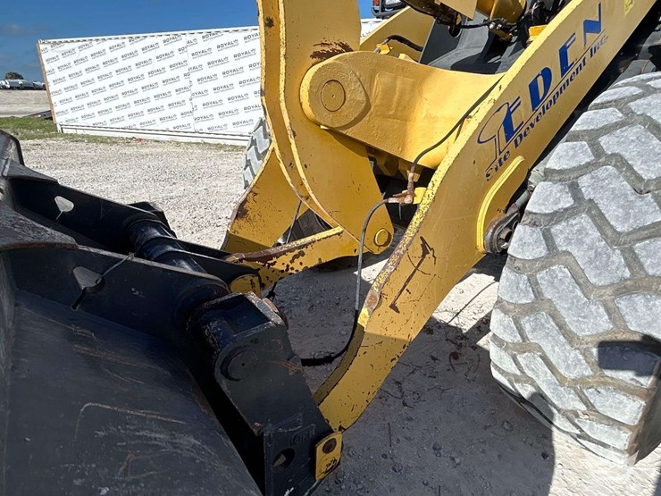 2016-komatsu-wa320-8-image-11