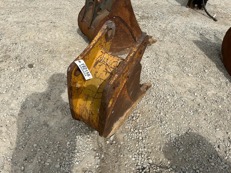 john-deere-12”-excavator-bucket-image-3