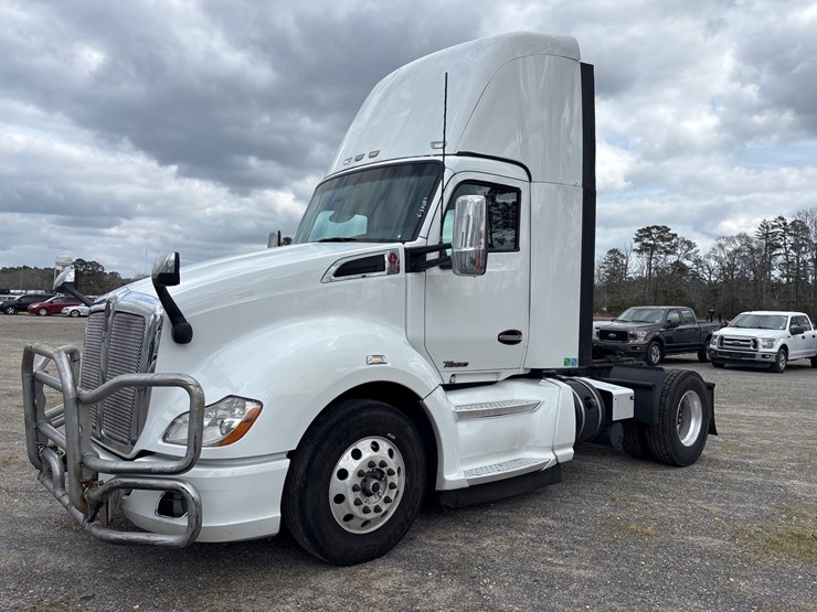 2020-kenworth-t680-image-1