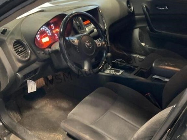 2011-nissan-maxima-sdn-image-23