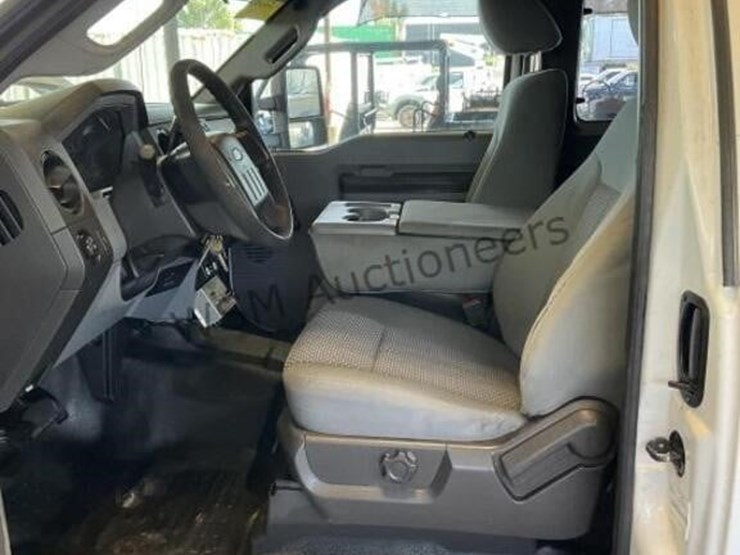 2013-ford-f550-image-23