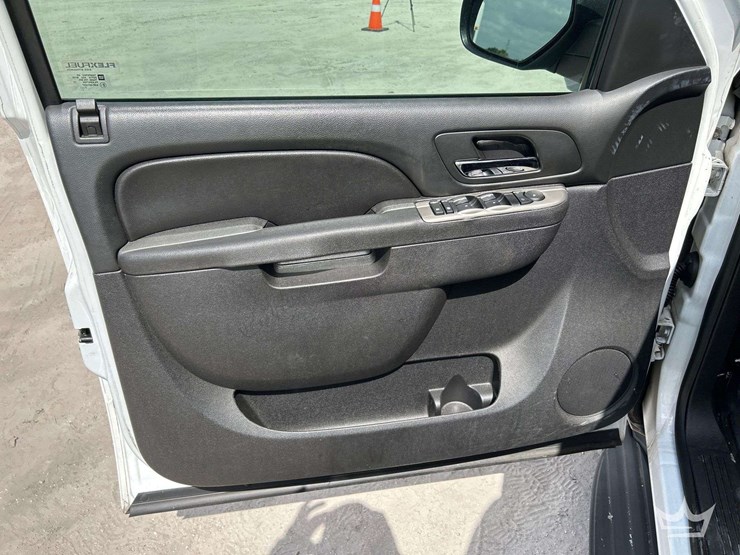 2014-chevrolet-tahoe-image-13