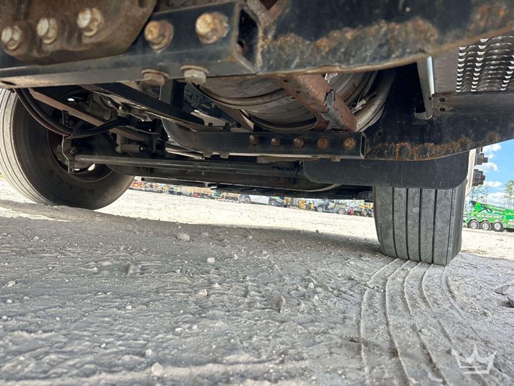 2019-peterbilt-579-image-30