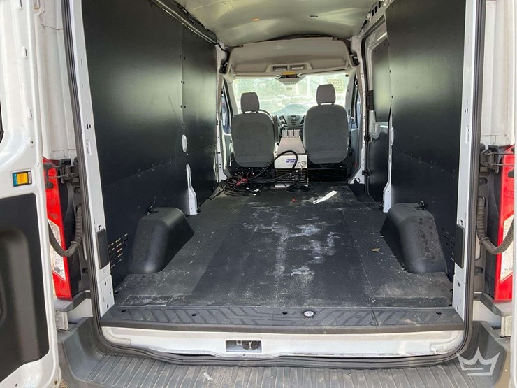 2015-ford-transit-image-31