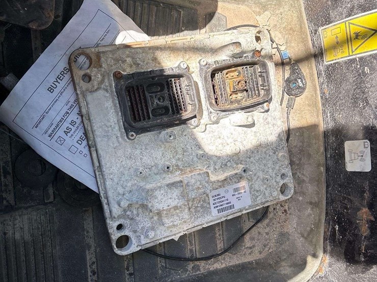 2021-caterpillar-279d3-image-11