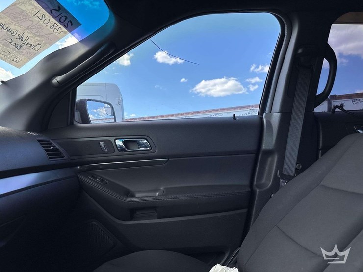 2015-ford-explorer-image-11