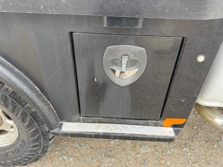 2005-gmc-2500-image-23