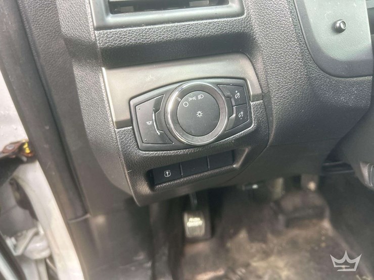 2018-ford-explorer-image-16