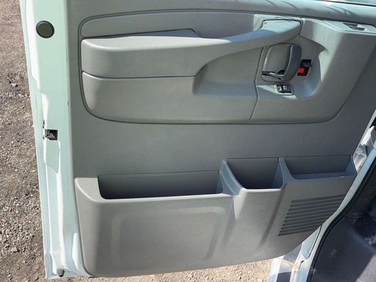 2010-chevrolet-express-3500-image-31