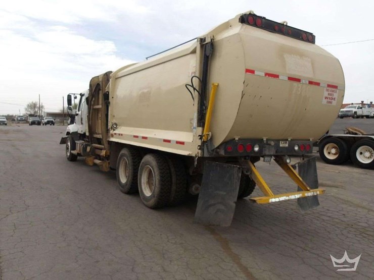 2016-freightliner-108sd-image-4