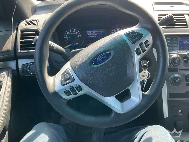 2015-ford-explorer-image-13