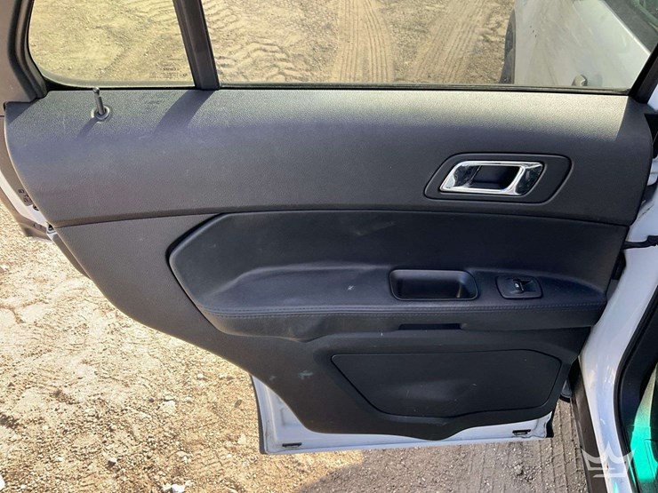 2016-ford-explorer-image-20