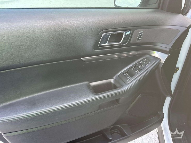 2017-ford-explorer-image-11