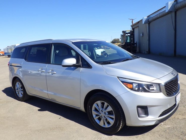 2016-kia-sedona-image-2