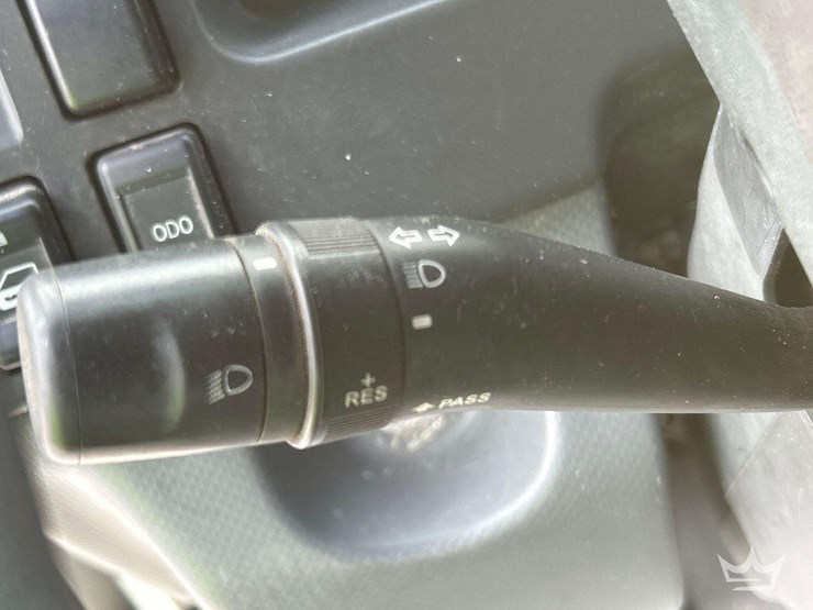 2017-isuzu-npr-image-15