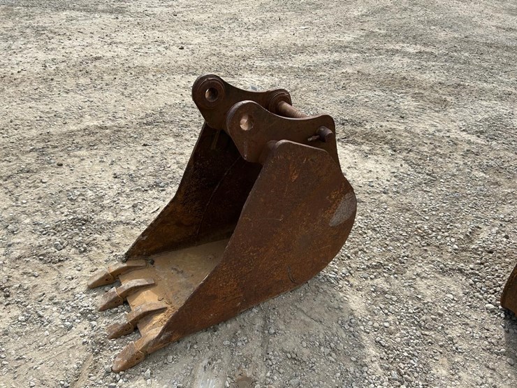 18"-excavator-bucket-image-3