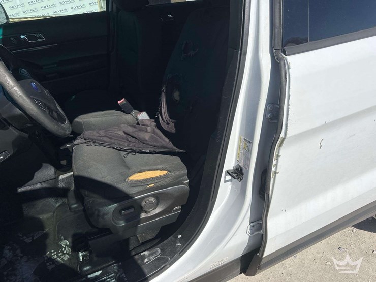 2016-ford-explorer-image-12