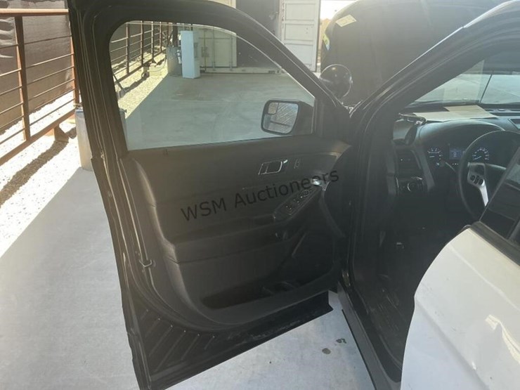 2014-ford-explorer-image-24