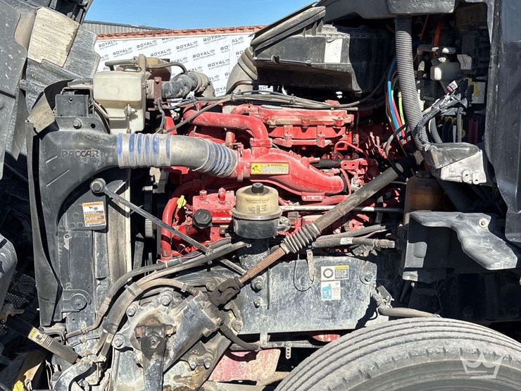 2016-peterbilt-579-image-11