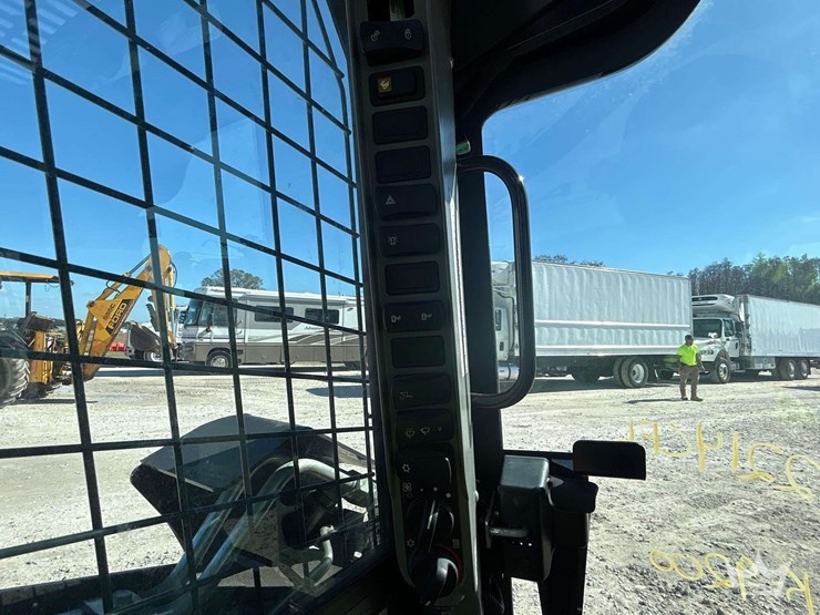 2023-new-holland-c327-image-17