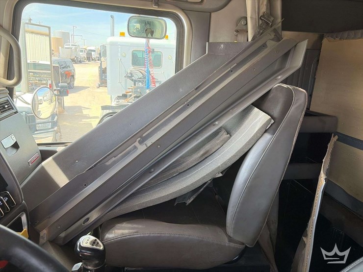 2018-kenworth-t800-image-17