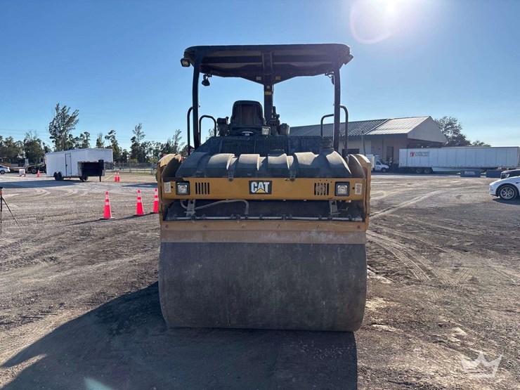 2014-caterpillar-cb54b-image-14