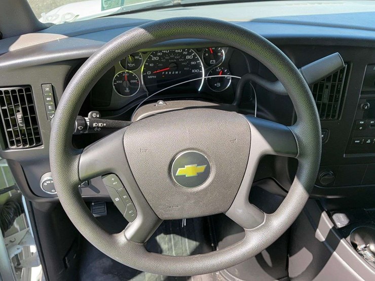 2010-chevrolet-express-3500-image-32