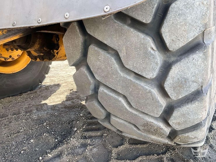 2015-volvo-l110h-image-23