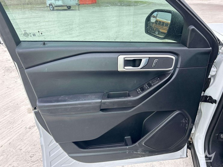 2020-ford-explorer-image-14