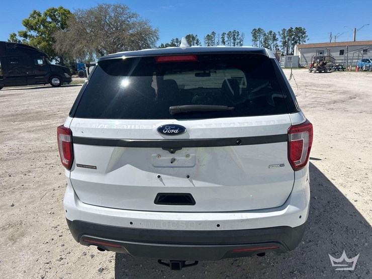 2016-ford-explorer-image-19