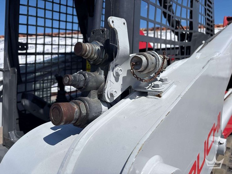 2011-takeuchi-tl250-image-26