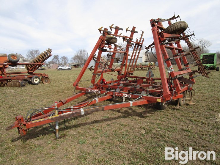 hesston-2210-image-1