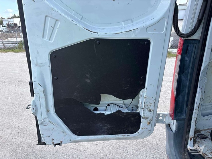 2019-mercedes-sprinter-2500-cargo-van-image-13