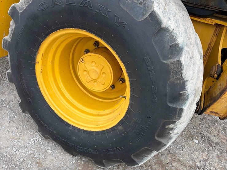 2015-deere-410l-image-12