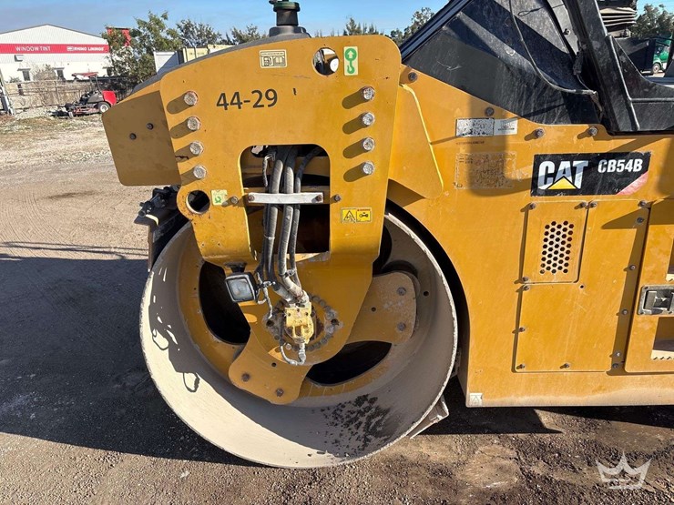 2014-caterpillar-cb54b-image-12