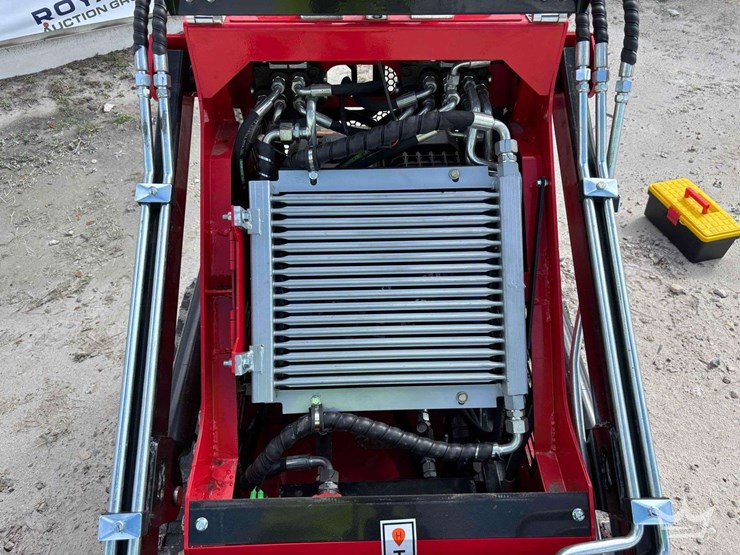 2025-ht360w-mini-walk-behind-track-loader-skid-steer-image-14