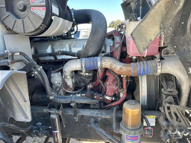 2013-mack-cxu613-t/a-day-cab-truck-tractor-image-9